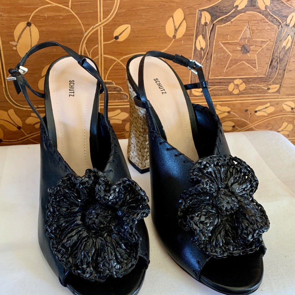 Designer Resort Sandal size 11 Tommy Bahama and Tory Burch meet shoe.